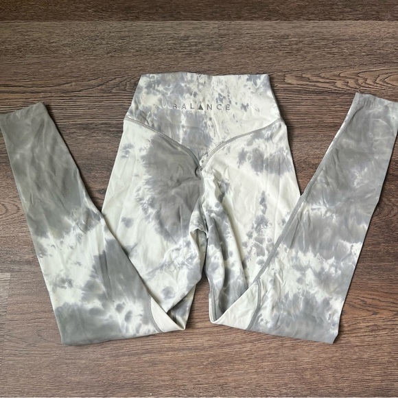 Balance Athletica Gray/White Tie-Dye Leggings - Picture 4 of 6